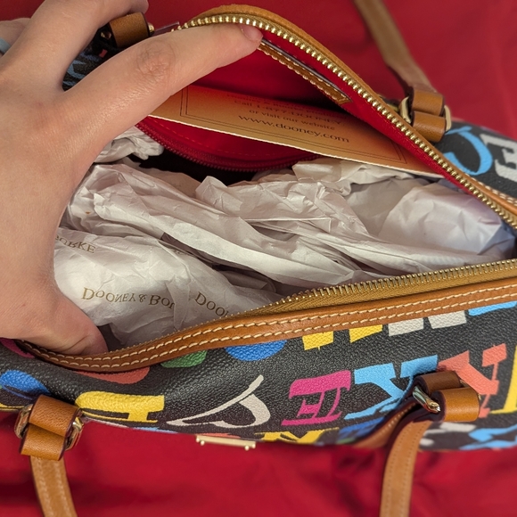 I Heart Dooney And Bourke Barrel Bag - Picture 5 of 7